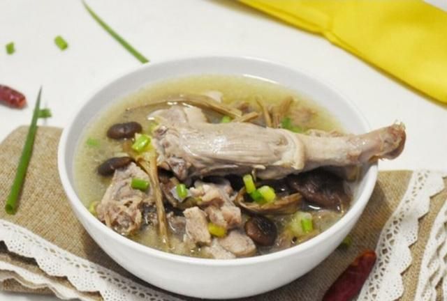 腊肉和干茶树菇怎么做才好吃图9