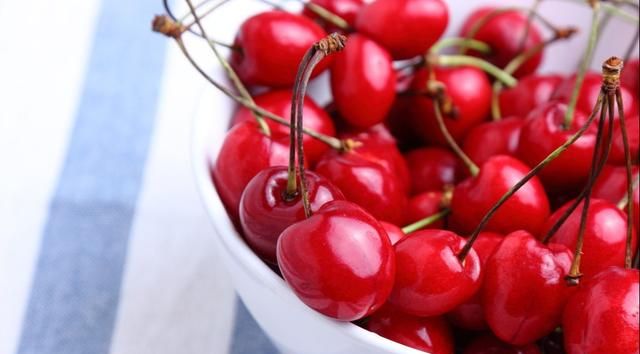 吃什么水果降血糖最快？权威推荐7种水果，不仅降糖还控糖