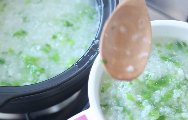 分享一款银鱼生菜粥，鲜香味美，营养丰富，孩子爱吃的早餐粥羹