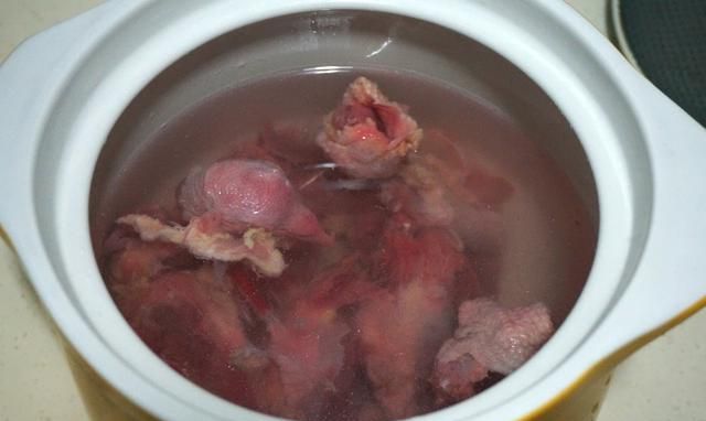 都说一鸽胜九鸡，你真的会煲鸽子汤吗？老人女人可得常喝着！