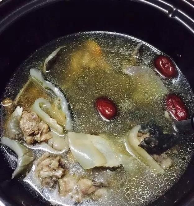 甲鱼乌鸡汤能不能吃,甲鱼炖乌鸡不能与什么同吃图3