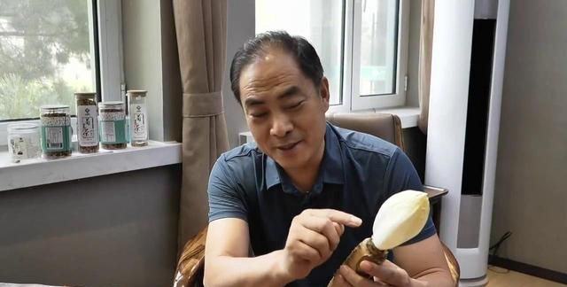 不能见光的菜，一斤最高卖40元，看河北人如何在黑暗中种出大财富