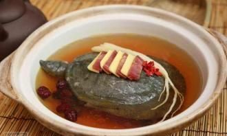 甲鱼鸡黄芪炖汤有何功效(黄芪枸杞甲鱼煲汤的功效)图3