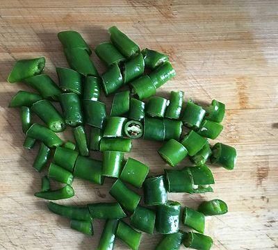 无法忘记这味道，骨肉相连除了油炸烧烤还可以这么做