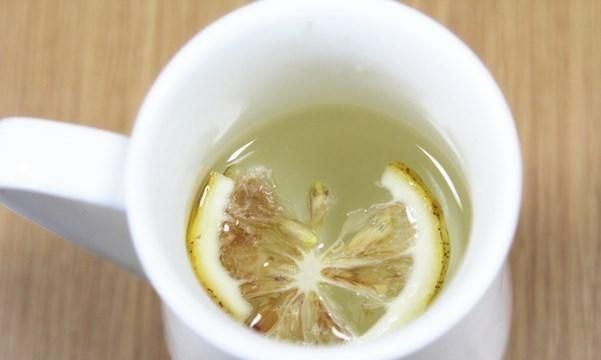 总是感觉眼睛酸涩干痒？美国眼科协会推荐：8种护眼食物不妨多吃