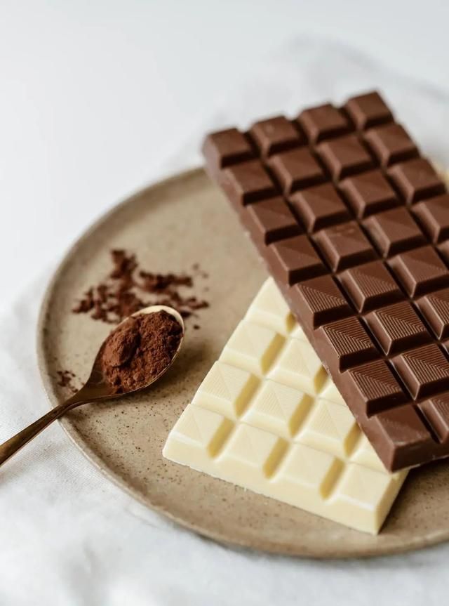 巧克力怎么选？黑巧克力和白巧克力有什么区别？