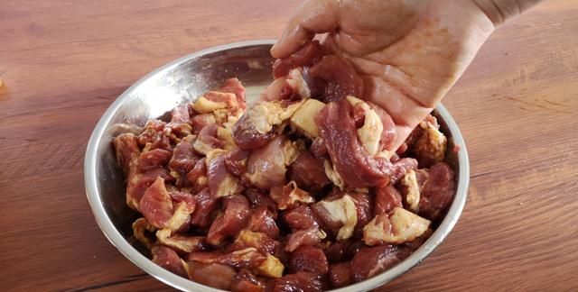肉粽子这样做，步骤简单，肉香米糯，比买的还好吃，真香