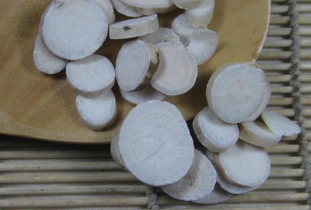 白芍的功效与作用 白芍的做法大全什么人不能吃？