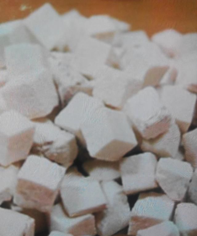 茯苓的功效与作用是什么(白茯苓的功效与作用是什么呢)图2