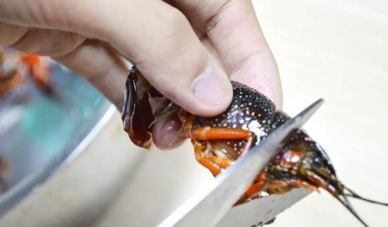 吃大虾这么多年，没想到正确的清洗方法是这样的！