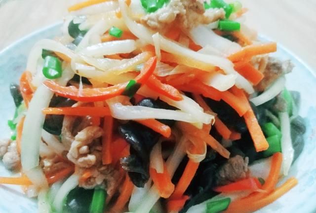 白菜帮子怎么做好吃又简单(不用肉的白菜帮子怎么吃)图1