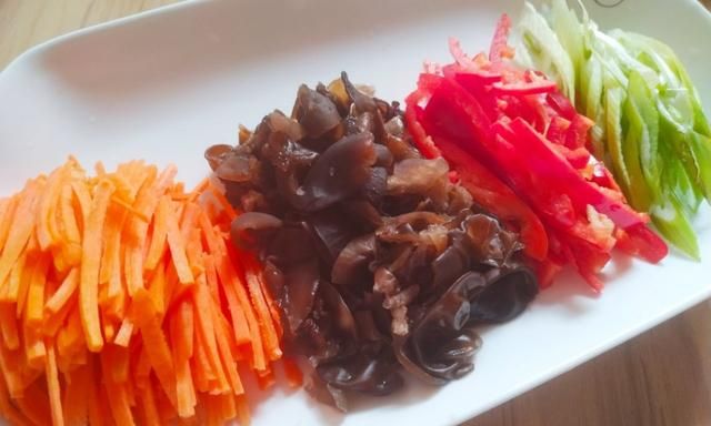 白菜帮子怎么做好吃又简单(不用肉的白菜帮子怎么吃)图4