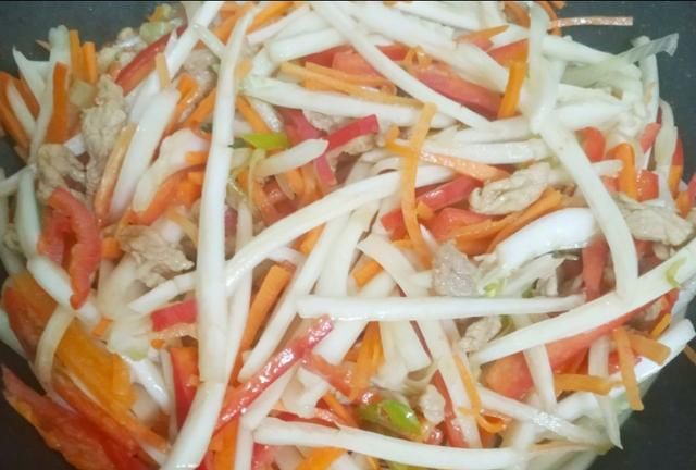 白菜帮子怎么做好吃又简单(不用肉的白菜帮子怎么吃)图5