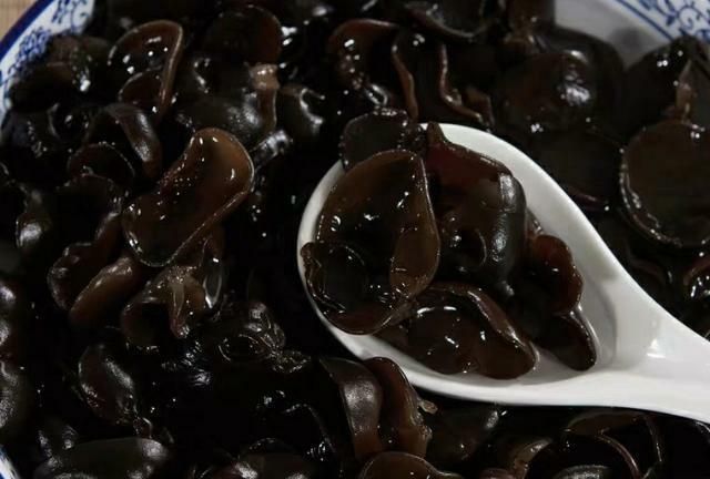 白菜帮子怎么做好吃又简单(不用肉的白菜帮子怎么吃)图8