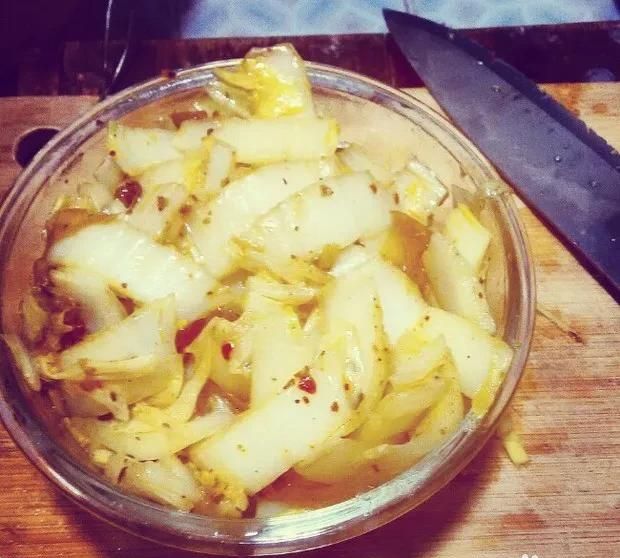 白菜帮子怎么做好吃又简单(不用肉的白菜帮子怎么吃)图11