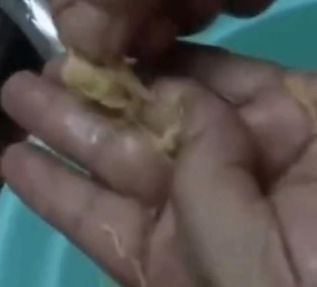 棉花代替肉松成为月饼馅？浙江一村主任造谣被行政拘留