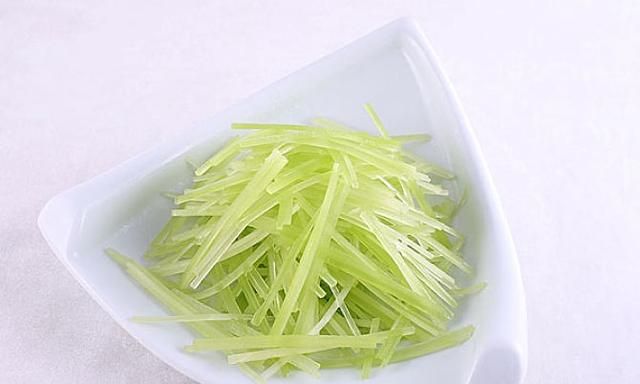 凉拌莴苣怎么做才更好吃(凉拌莴苣怎么做好)图4