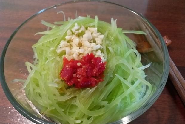 凉拌莴苣怎么做才更好吃(凉拌莴苣怎么做好)图6