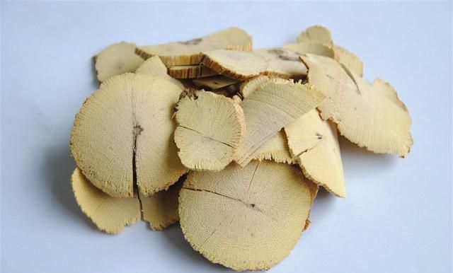 车前草的功效与作用有哪些？为什么它能救命？怎么用才有效？
