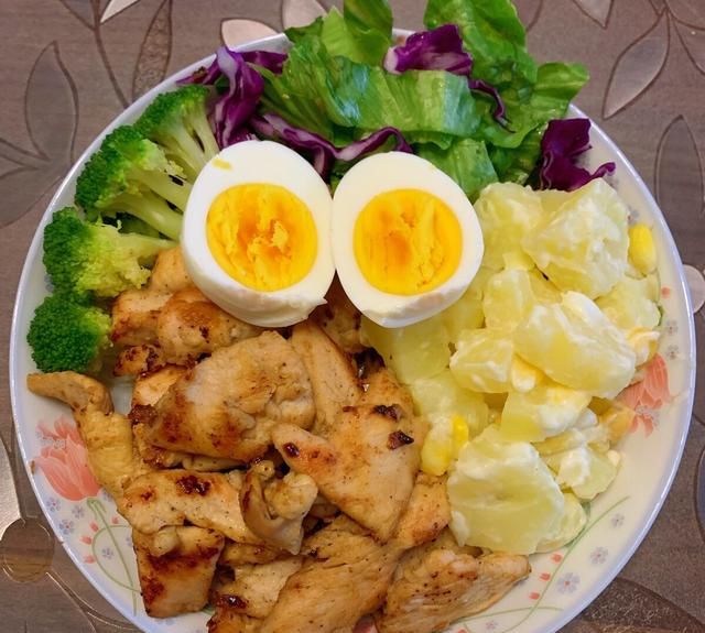 一日三餐减脂饮食，减肥的人照着吃，体重下降会很快