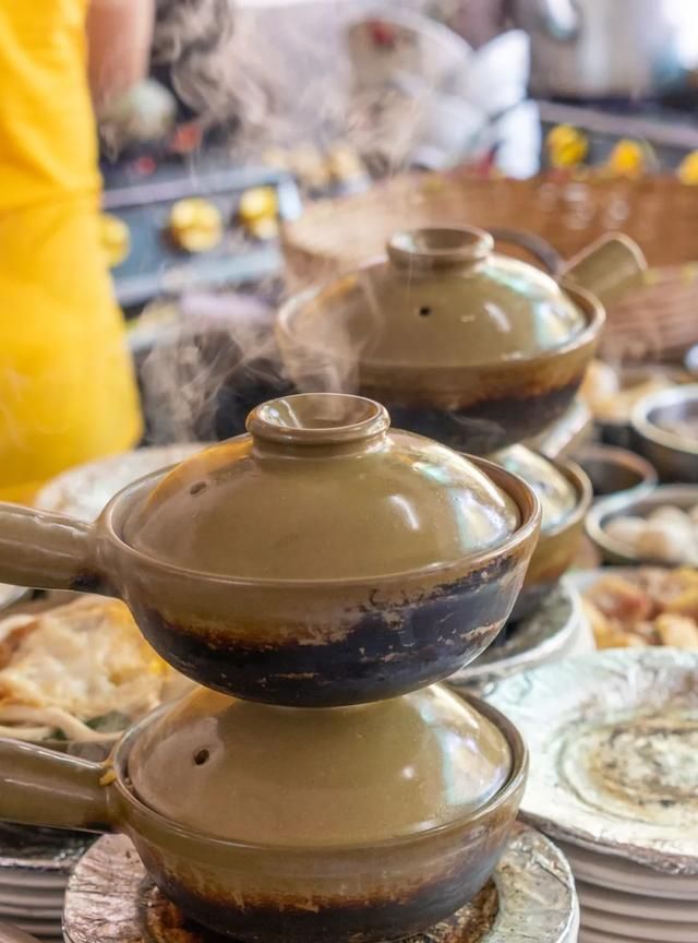 飘香四溢！这间煲仔饭，东莞街坊一吃就是36年