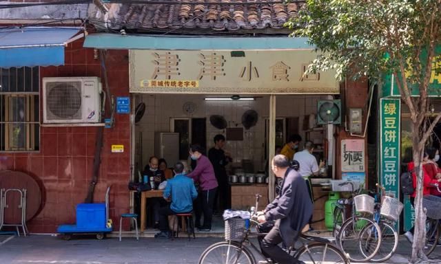 飘香四溢！这间煲仔饭，东莞街坊一吃就是36年