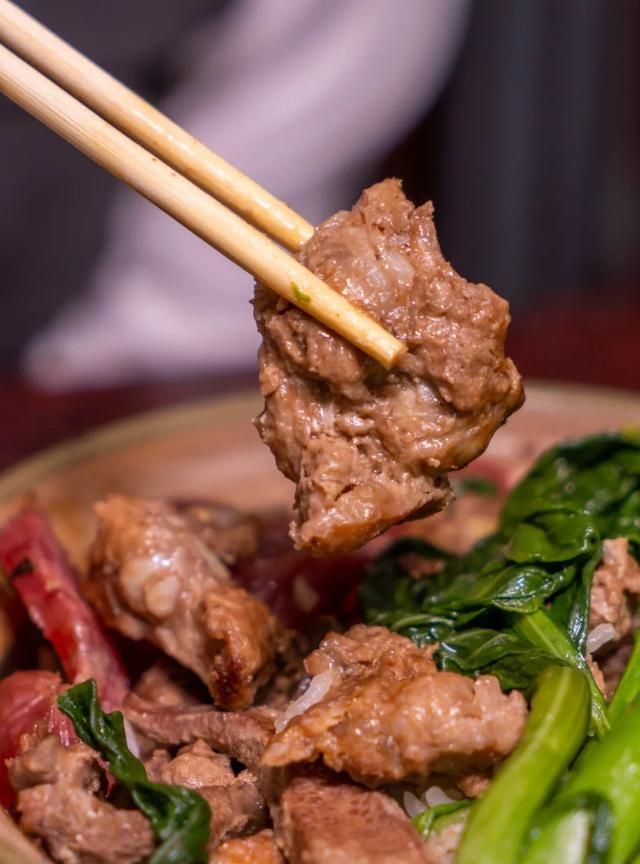 飘香四溢！这间煲仔饭，东莞街坊一吃就是36年