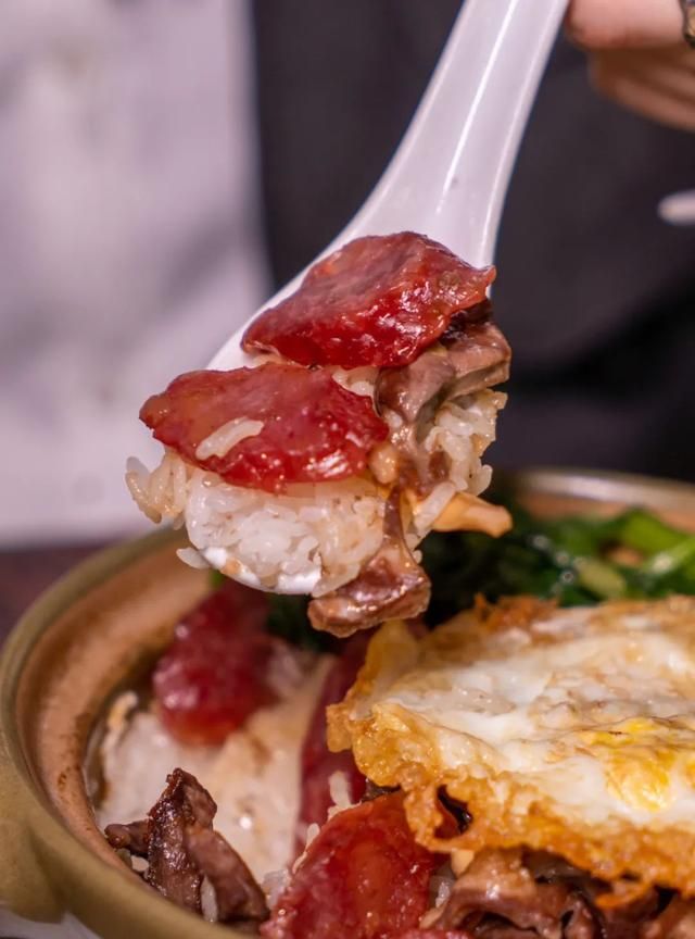飘香四溢！这间煲仔饭，东莞街坊一吃就是36年
