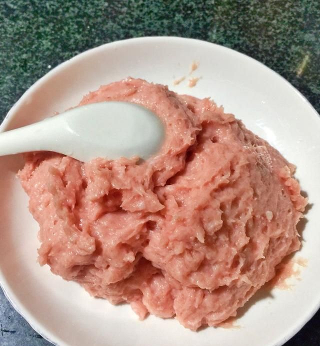 想吃肉丸不用买，自己做超简单，干净卫生零添加剂，比买的好吃