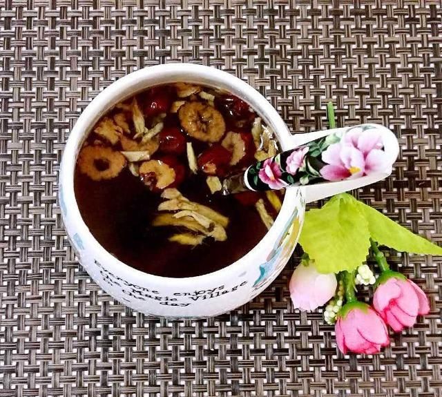 红枣姜茶有什么功效,桂圆红枣姜茶的功效图2