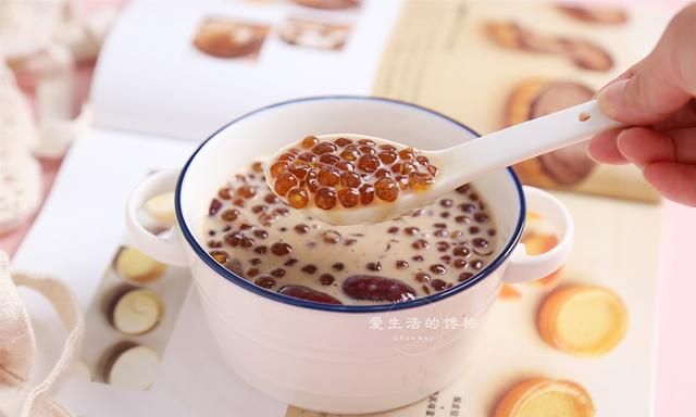 女人不补易显老，暖宫活血红糖姜枣西米露，大姨妈准了气色好