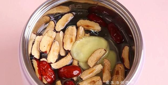 女人不补易显老，暖宫活血红糖姜枣西米露，大姨妈准了气色好
