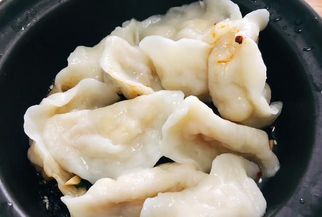 吹爆这碗红油饺子，在家自己做，麻辣鲜香，咬一口倍爽