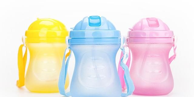 宝宝多大能用吸管杯，使用吸管杯喝水有哪些好处，想知道看过来