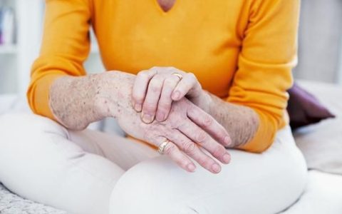 早期类风湿关节炎怎么治疗才可以彻底治好