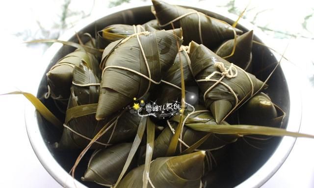 包粽子你知道糯米泡多久最合适？70岁老妈：粽子好吃泡糯米最重要