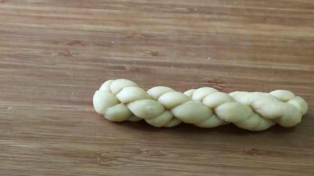 原来自己在家也能炸酥脆的麻花，没想到做法这么简单