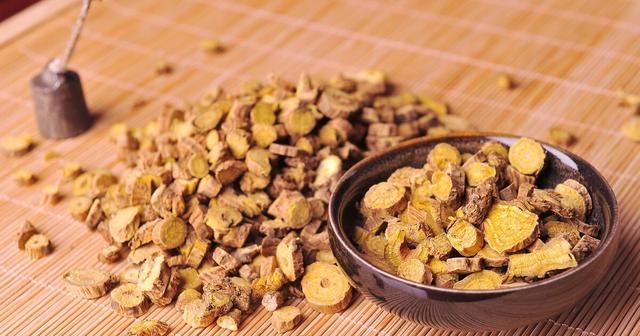 讲一味侧柏叶，防脱发、生黑发、止鼻血、止咳喘、治痔疮之良药