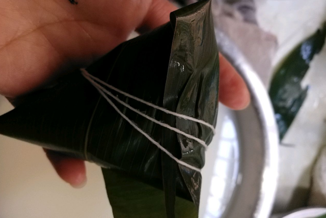 煮粽子，用冷水煮还是用开水？都不对，教你一招，更软更香不夹生