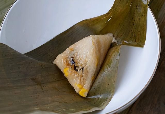 煮粽子，用冷水煮还是用开水？都不对，教你一招，更软更香不夹生