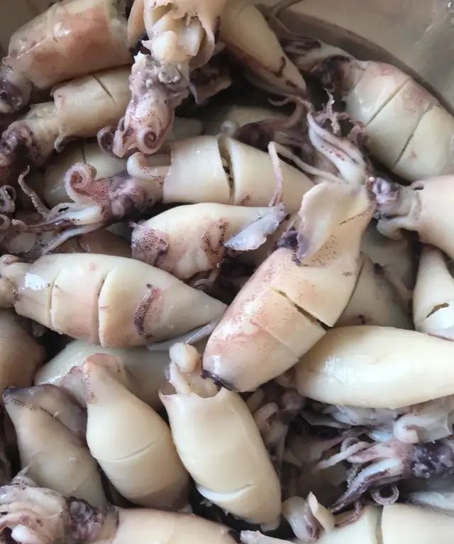 这种海产品你们那里叫什么？籽密，籽乌，海兔子。酱爆籽乌的做法