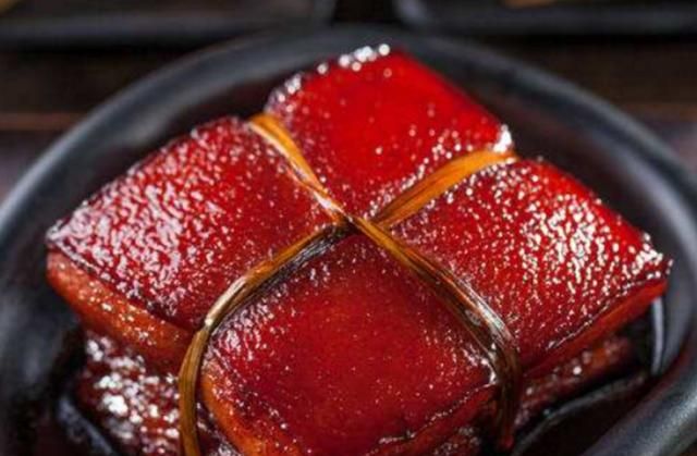 怎么在家里做出好吃的东坡肉呢(如何在家做懒人版东坡肉)图1