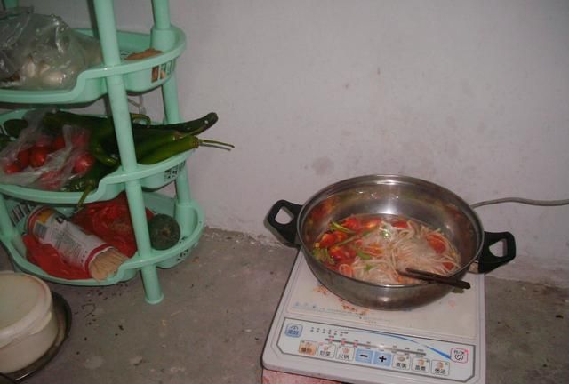 一间小屋，一个电磁炉，一个小锅，一个农民工的30天菜谱