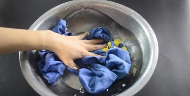 衣服上的杨梅汁洗不掉？这5种方法清洗超有效