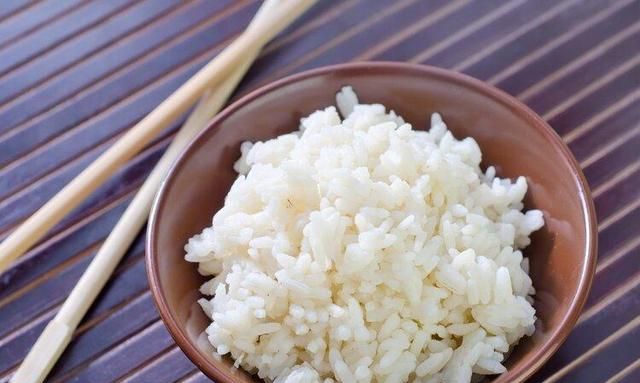 为什么停止吃米和面以后，体重就立刻降下来了？听听医生怎么说