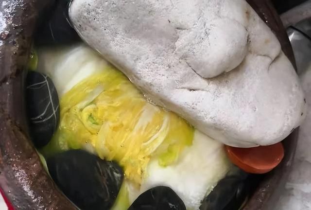 腌酸白菜，别只会放盐，东北奶奶教3招，酸菜酸脆爽口，更耐保存