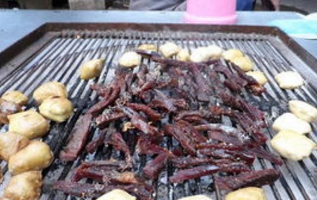 云南的牛肉干巴是怎么做的图6