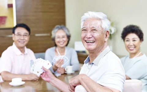 疫情之下,为什么我们不抛弃老人呢