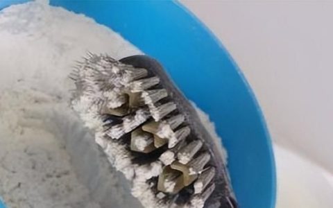如何用黑人牙膏5分钟黄牙变白牙