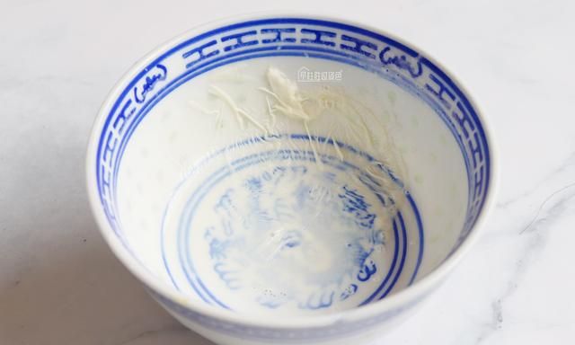 1盒牛奶+2颗鸡蛋，原来双皮奶的做法这么简单，口感顺滑奶香浓郁